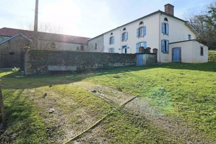 Property For Sale: Vic en Bigorre, Hautes-Pyrénées, France 