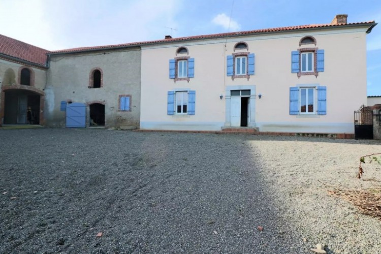 Property For Sale: Vic en Bigorre, Hautes-Pyrénées, France 