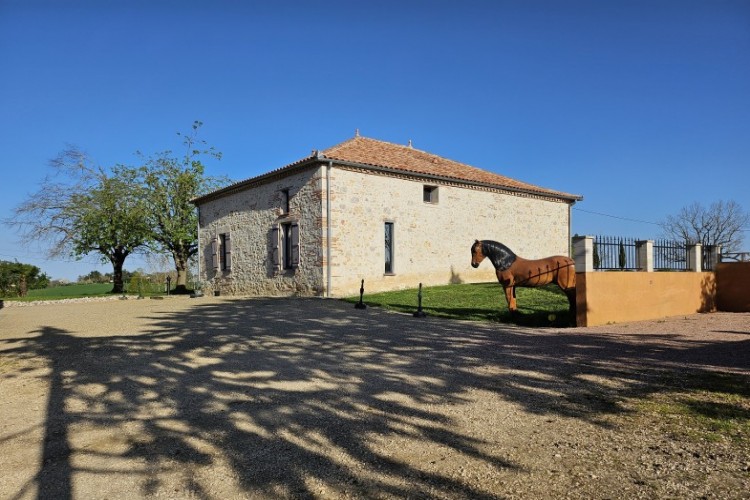 Property For Sale: Auvillar, Tarn-et-Garonne, France 