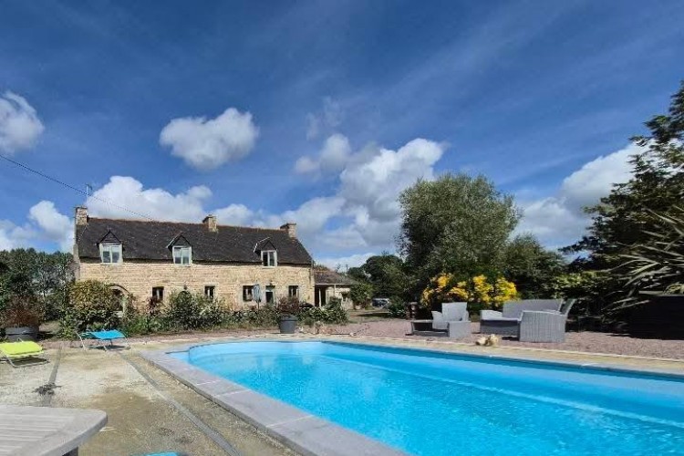 Property For Sale: Guingamp, Côtes-dArmor, France 