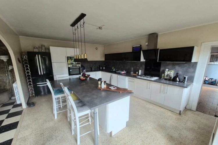 Property For Sale: Guingamp, Côtes-dArmor, France 