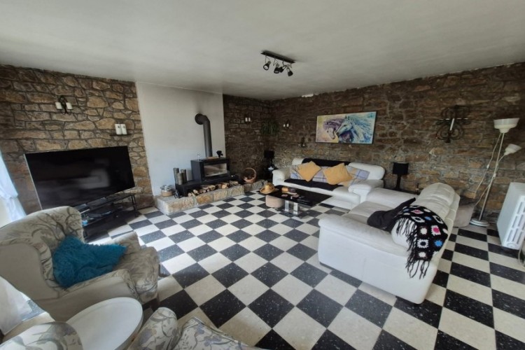 Property For Sale: Guingamp, Côtes-dArmor, France 