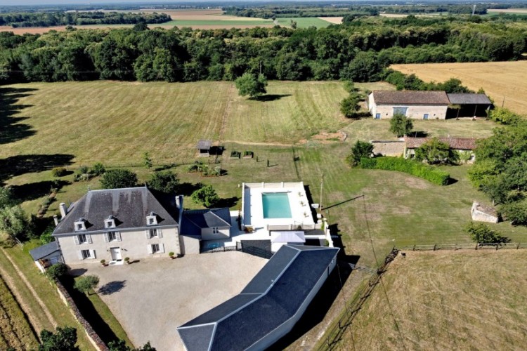 Property For Sale: vienne, Vienne, France 