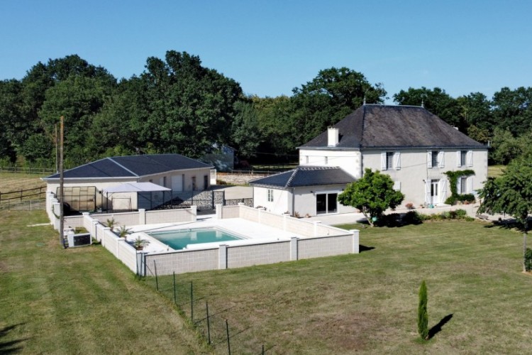 Property For Sale: vienne, Vienne, France 