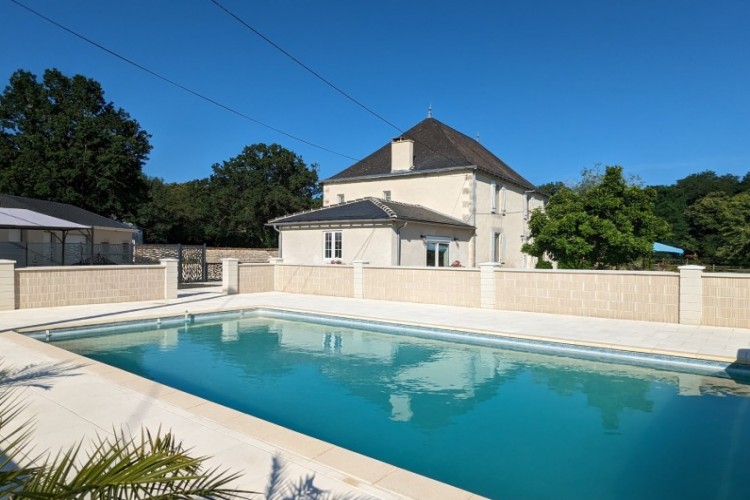 Property For Sale: vienne, Vienne, France 