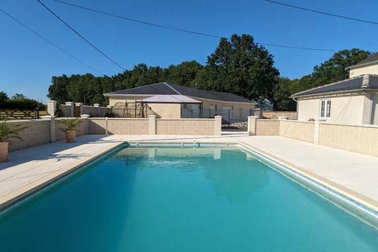 Property For Sale: vienne, Vienne, France 