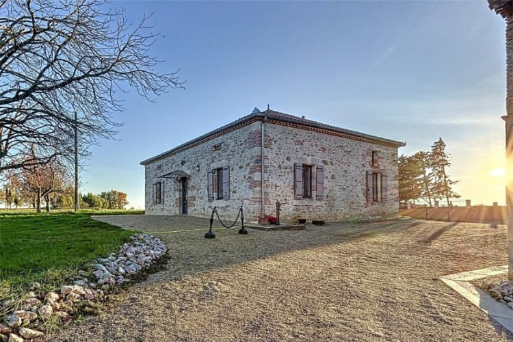 Property For Sale: Auvillar, Tarn-et-Garonne, France 
